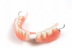 假牙摔坏口腔医院如何修补？